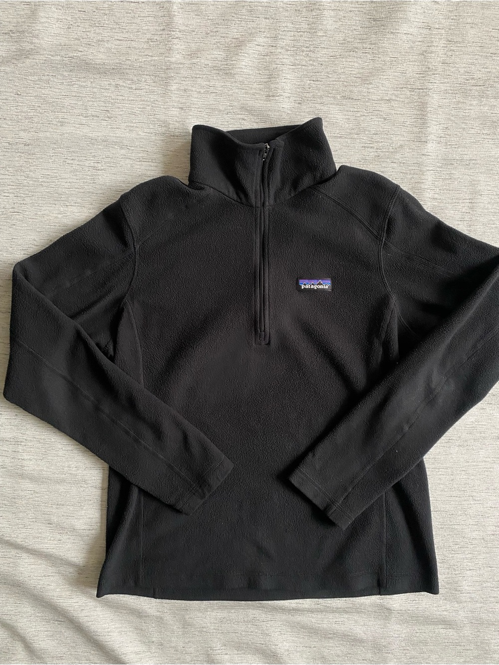 Patagonia women’s Black Half-Zip lightweight Fleece jacket